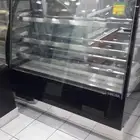 ثلاجة حلويات