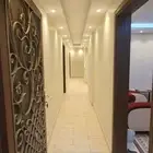 شقة روف واسعة ومؤثثة ببطحاء قريش بسعر 520 ألف فقط