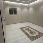 شقة واسعة للإيجار السنوي في حي النهضة 3 غرف وصالة عائلي