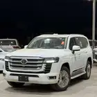 تويوتا لاندكروزر GXR4 2026   اللون أبيض لؤلؤي