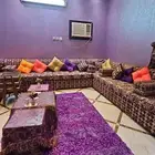 كنب مجلس 3 في 3 يشمل 3 طاولات ويشمل ستاره وفرشه أرضيه