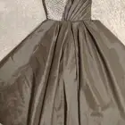 فستان جديد بحاله ممتاازه لبس مره واحده فقط اللون زيتي مقاسS