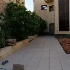مبلط مليس بنا