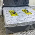 يوجد لديناء غرف نوم وكمدينات وتسريحات وبسعر مخفظ