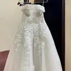 فساتين عرس او ملكه عدد4 نظيفه ملبوسه يوم واحد فقط