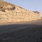 بكلين لبنيان الحجر وقص الاراضي