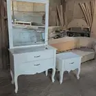 تسريحة مع كومدينة وحدة