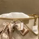 الشنطه الوحده 100 الي يبي يشتري يتصل على الرقم