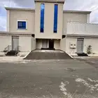 للبيع روف علويه بملحق تشطيب ممتاز في شمال الخميس