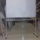 سبورات وطاولات