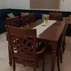 طاولة طعام نظيف وقوي