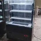 ثلاجه عرض مكشوفه