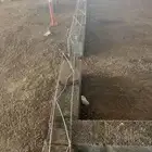 احتاج معلم بناء لتركيب بلوك