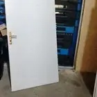 ابواب خشب مستخدم والمنيوم جديد وحديد جديد للبيع