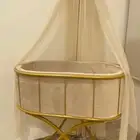 سرير أطفال تفصيل شبه جديد - اللون ذهبي