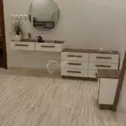 تسريحة عصرية لون أبيض مع بني
