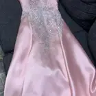 فستان أنيق بجاذبية راقية تصميم راقي يجمع بين الأنوثة ا