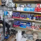 بظاعه محل تنجيد متكامله مه الرفوف والتخشيبه ومكينه الخياطه