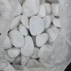 بحص ابيض واسود ولامع وعسلى