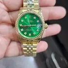 يوجد لدينا ساعات