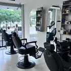 محل حلاقة للبيع
