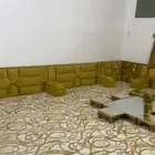 مقلط كامل بالمساند والفرشه والطاوله