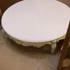 طاولات مع عربيه واشياء ثانيه