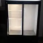 ثلاجة عرض كبيرة
