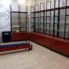 رفوف مع طاوله كاشير مع اثنين مكيفات اسبلت