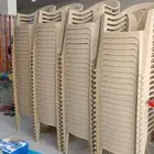 كراسي بلاستيك لون بيج