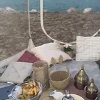 جلسات على البحر خيمه تكفي 8 اشخاص مرتبه للإيجار