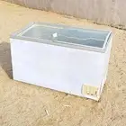 رفوف محل وثلاجة