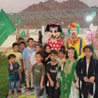 مهرج ومهرجه وشخصيات كرتونيه وعرض اليوم الوطني