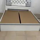 سرير للبيع