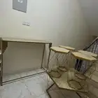 طاولة استقبال مع طاولة خدمه و 4 طوايل تابعه