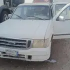 سياره ونيت فورد 2006 معها بنشر شاحنات بجميع اغراضه للبيع
