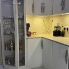 مطبخ أبيض بدون أجهزة