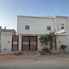 للبيع فيلا مع شقتين في الجبيلة
