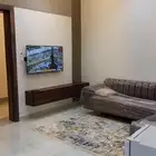 يوجد لدينا شقق عوايل و عزاب بمواقع مختلفة مؤثثة بالكامل