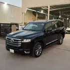 تويوتا لاندكروزر 2023 GXR بنزين L4 سعودي عداد146 اللون اسود