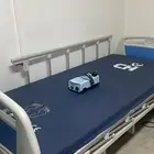 سرير طبي وأسطوانات أكسجين لوجه الله تعالى
