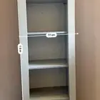 دولاب تنظيم ارفف نظيف وملحقاته سليمة