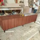 نجار ابواب وديكورات وغرف وتغيير برواز الباب والكالون وطاولات
