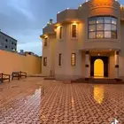 فلة اشبه بالقصر مساحتها 900 وضيافة خارجية