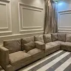 كنب للبيع 4 ب 4 شبه جديد مع ستارة