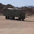 اعرض لكم صندوق لوري . واقف له حدود ال 25 سنه.