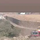 بوكلين لقص الاراضي وبناالحجر
