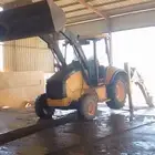 موجود اثنين جي سي بي للآجار بطريف