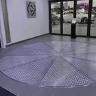 معرض السيارت منصة عرض سيارات علي منصة دوارة