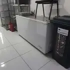 السلام عليكم لدي فريزر عرضي دجاج مجمد وهمبرجر
